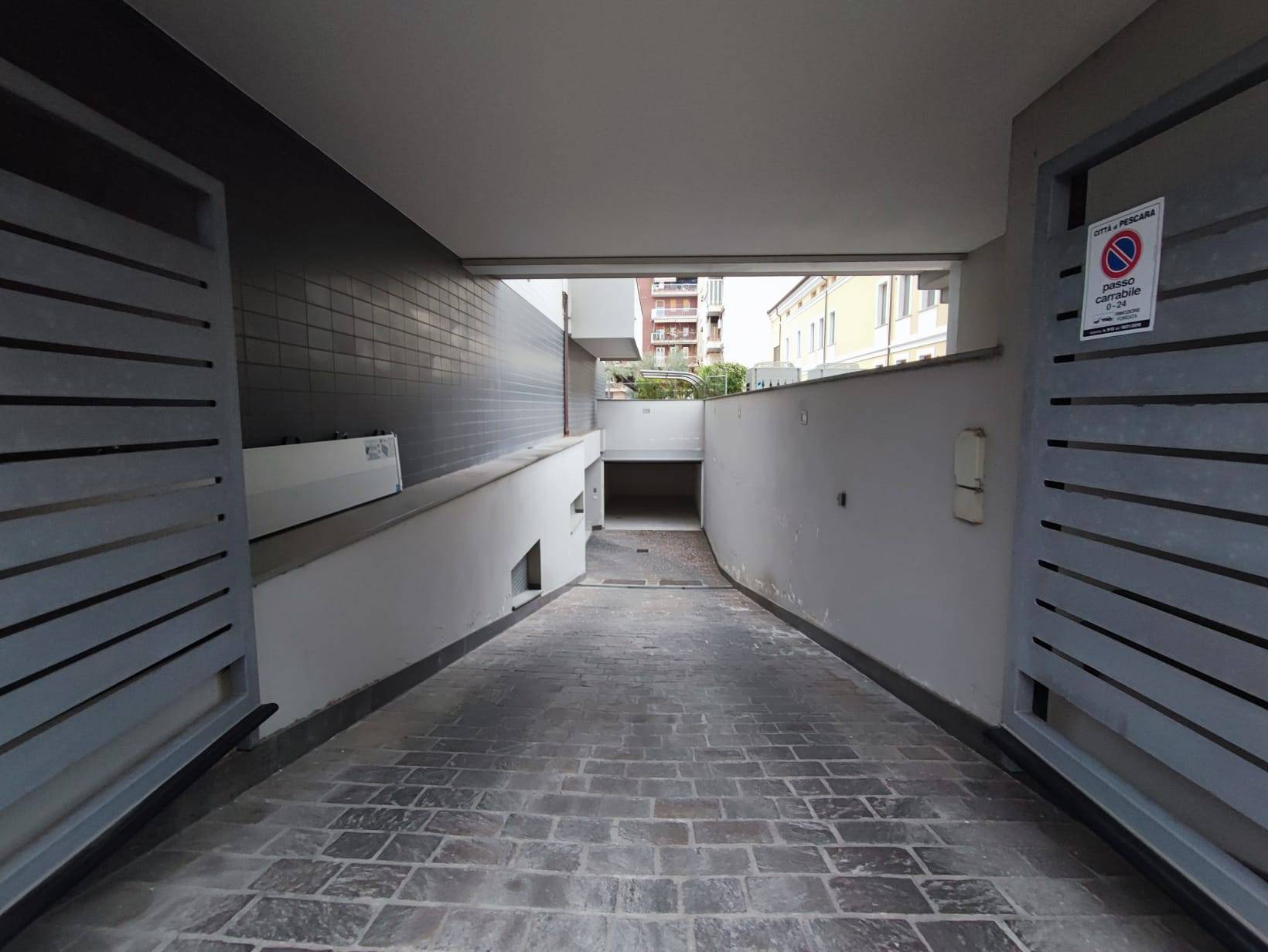 Garage in vendita a Pescara, Centro