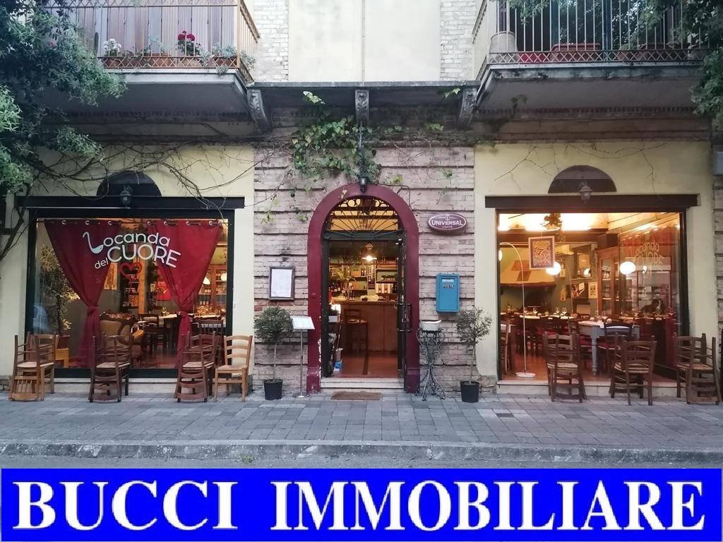 Locale commerciale in vendita a Pescara, Porta Nuova