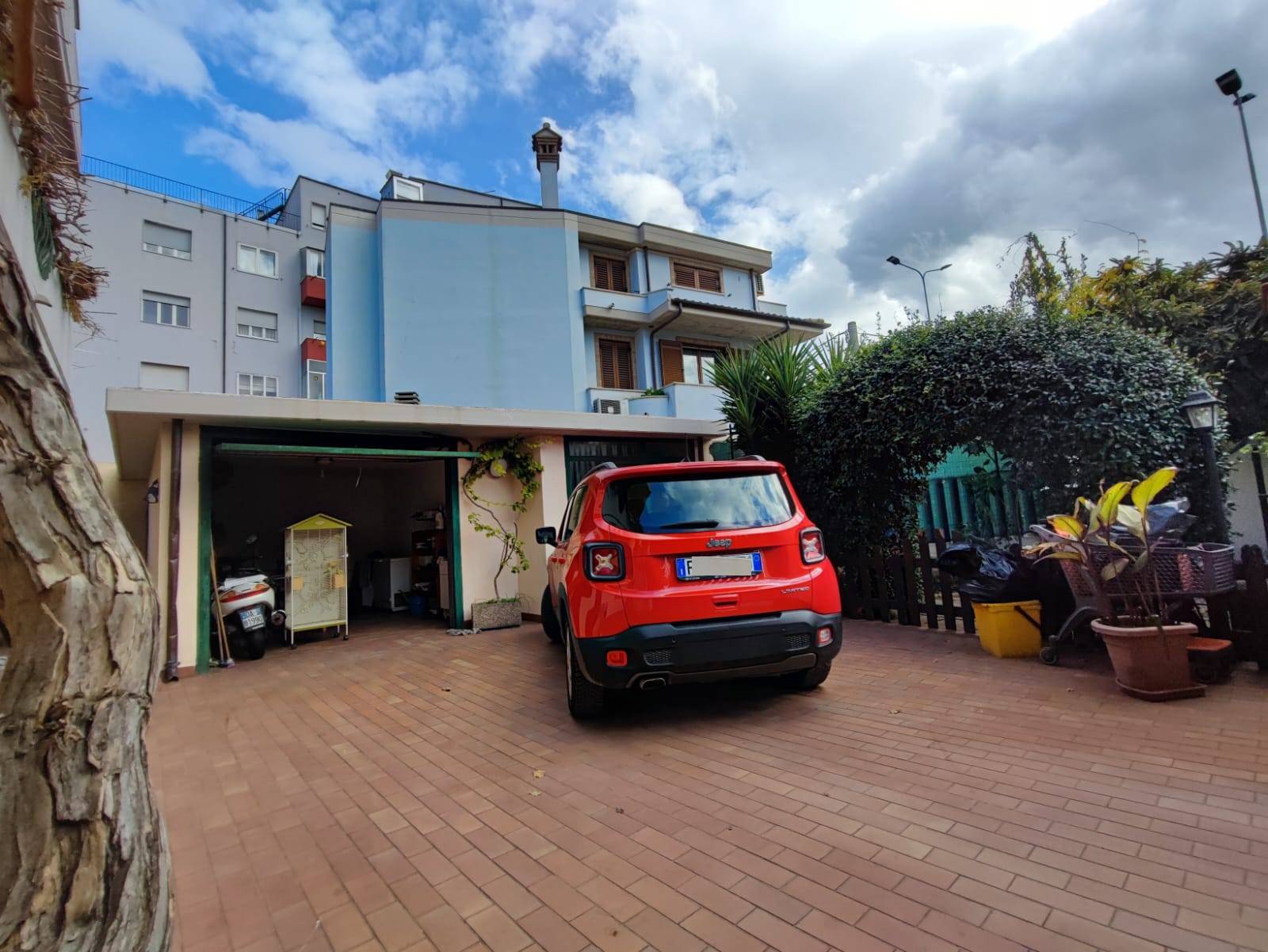 Villa, Casa singola in vendita a Pescara, Zona Ospedale