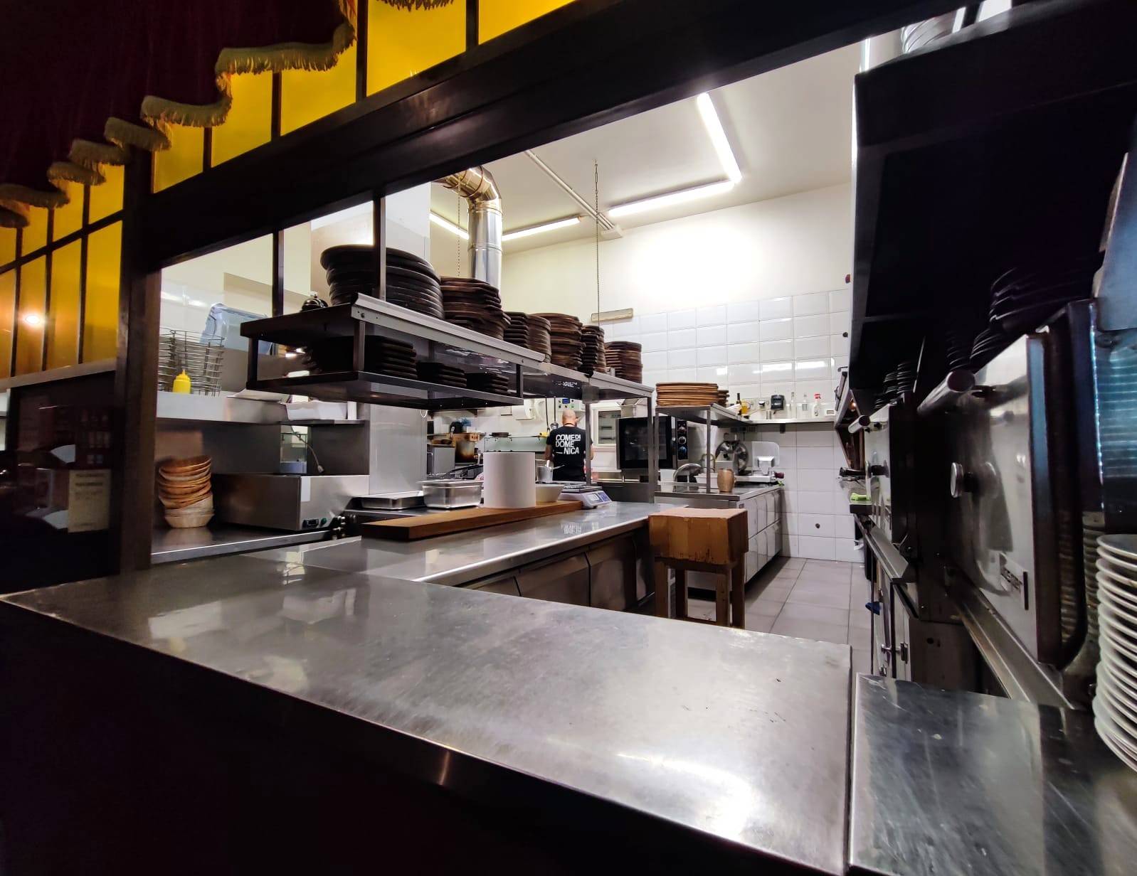 Locale commerciale in vendita a Pescara, Porta Nuova