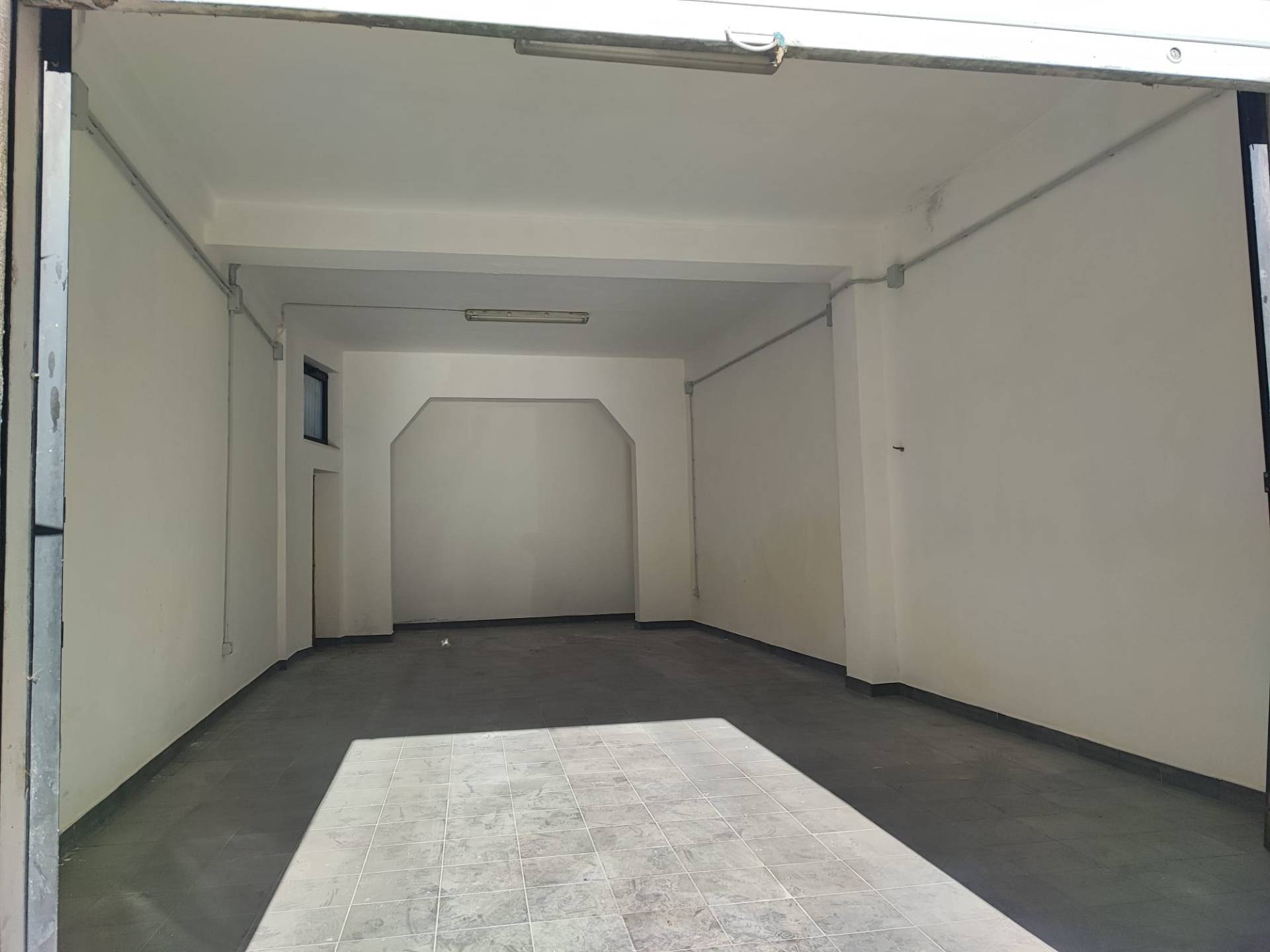 Garage in affitto a Pescara, Centro