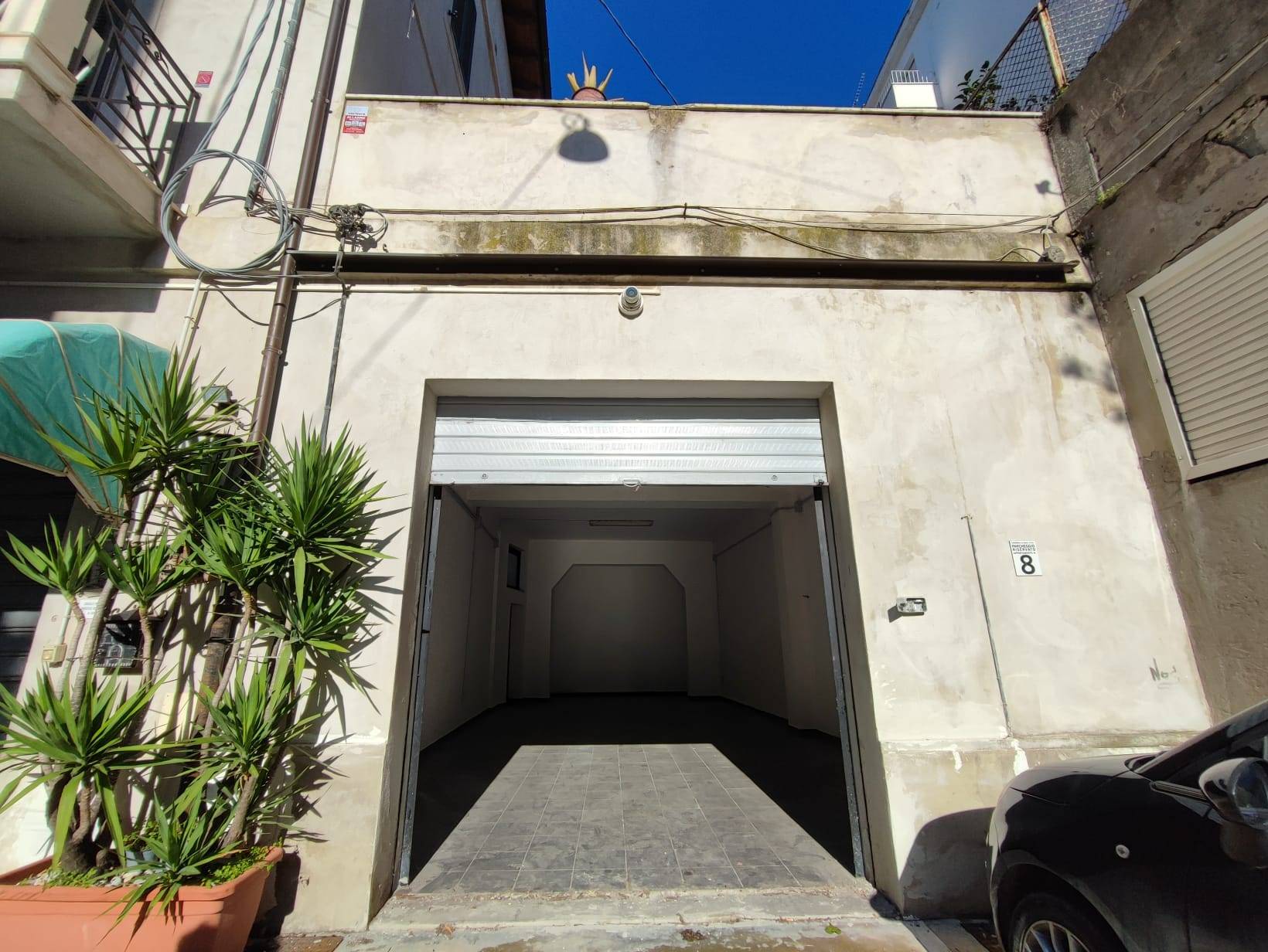 Garage in affitto a Pescara, Centro