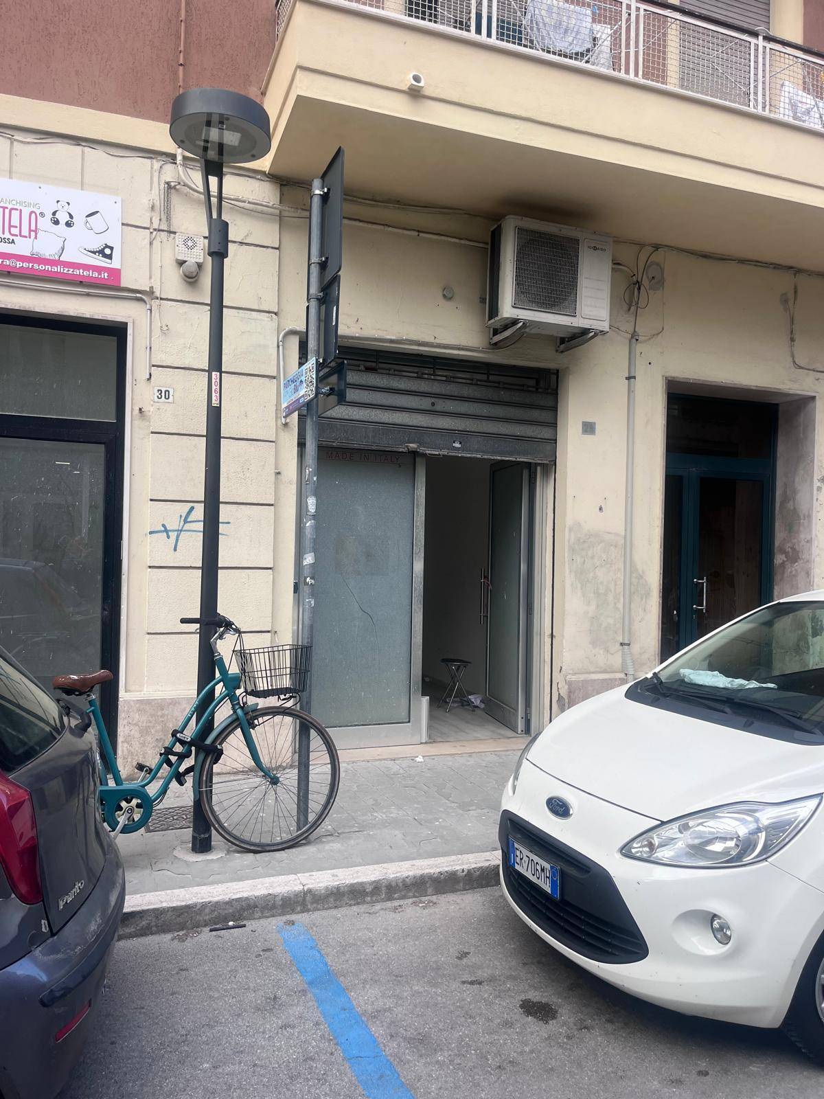 Locale commerciale in vendita a Pescara, Centro