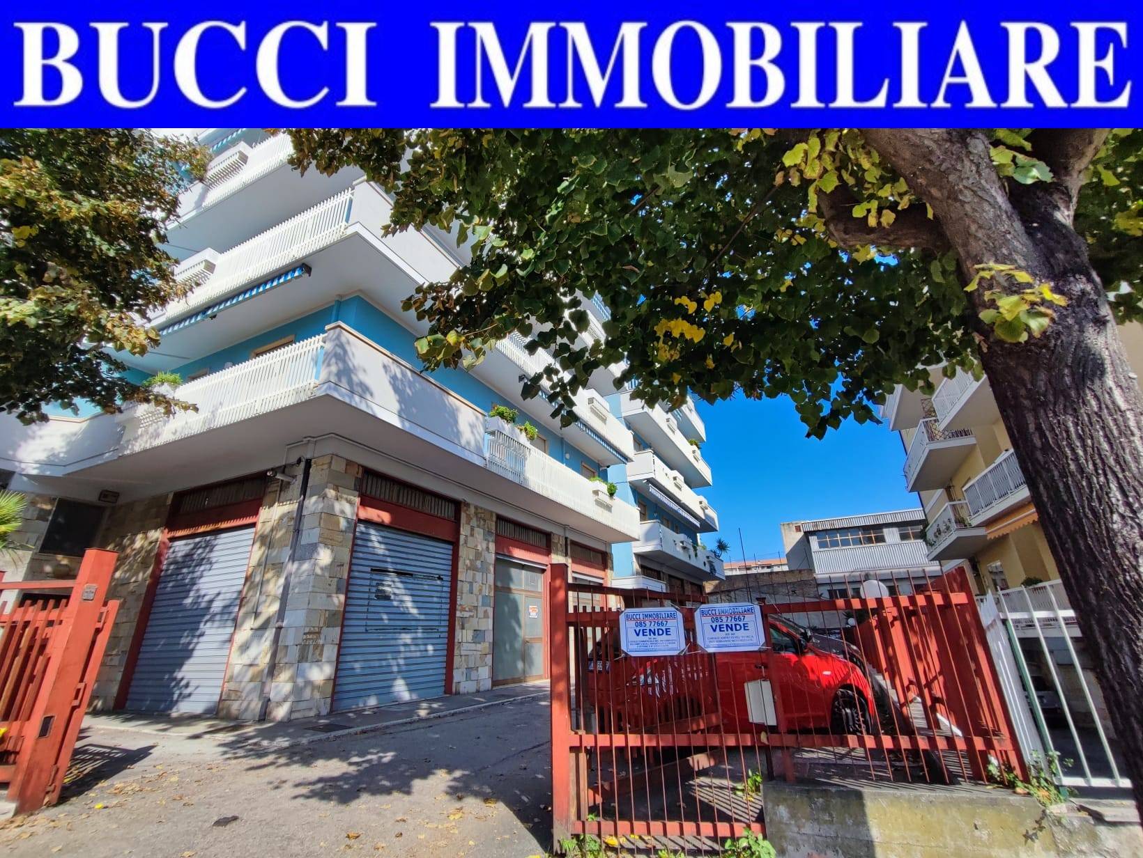 Locale commerciale in vendita a Pescara, Zona Colli