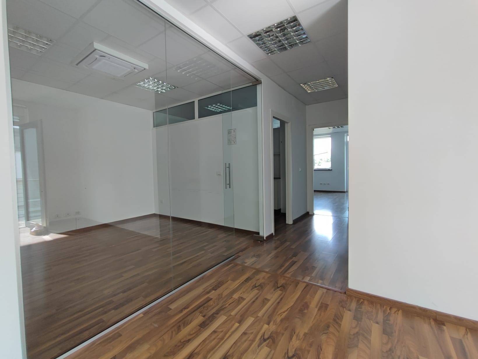 Locale commerciale in affitto a Pescara, Zona Colli