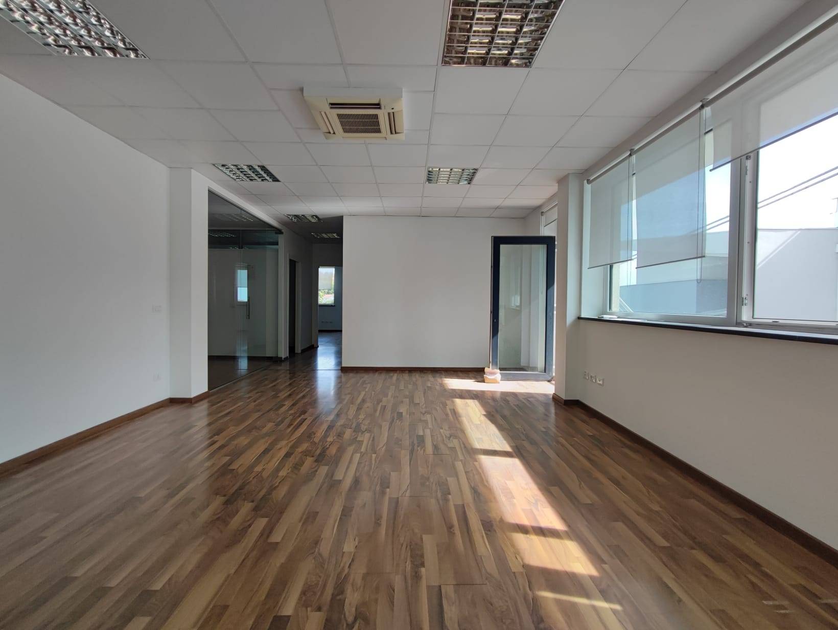 Locale commerciale in affitto a Pescara, Zona Colli