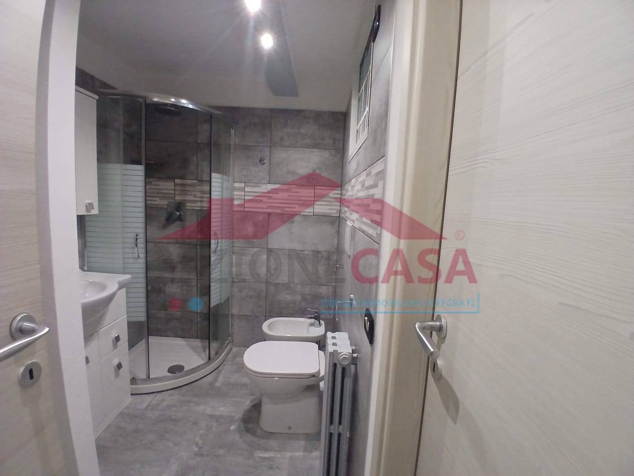 Appartamento in vendita a Saronno, Centro