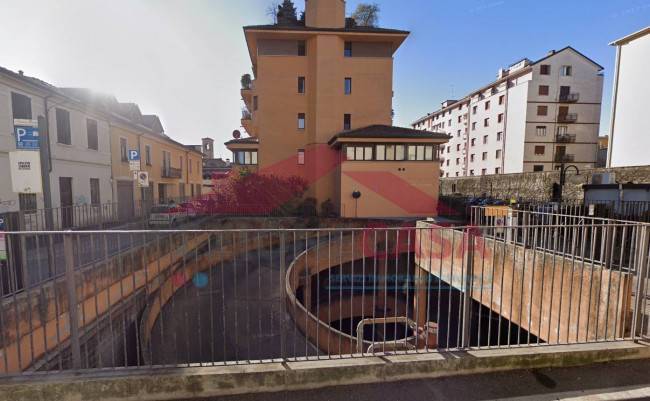 Box o garage in affitto a Saronno, Centro