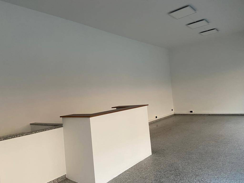 Locale commerciale in affitto a Saronno