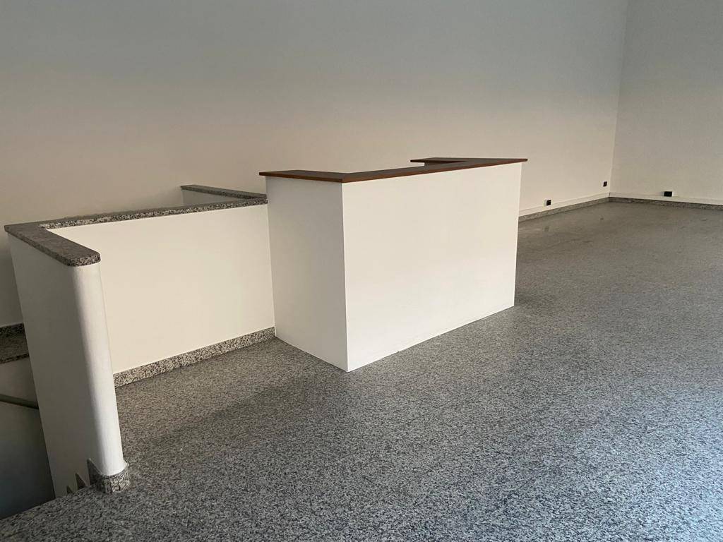 Locale commerciale in affitto a Saronno
