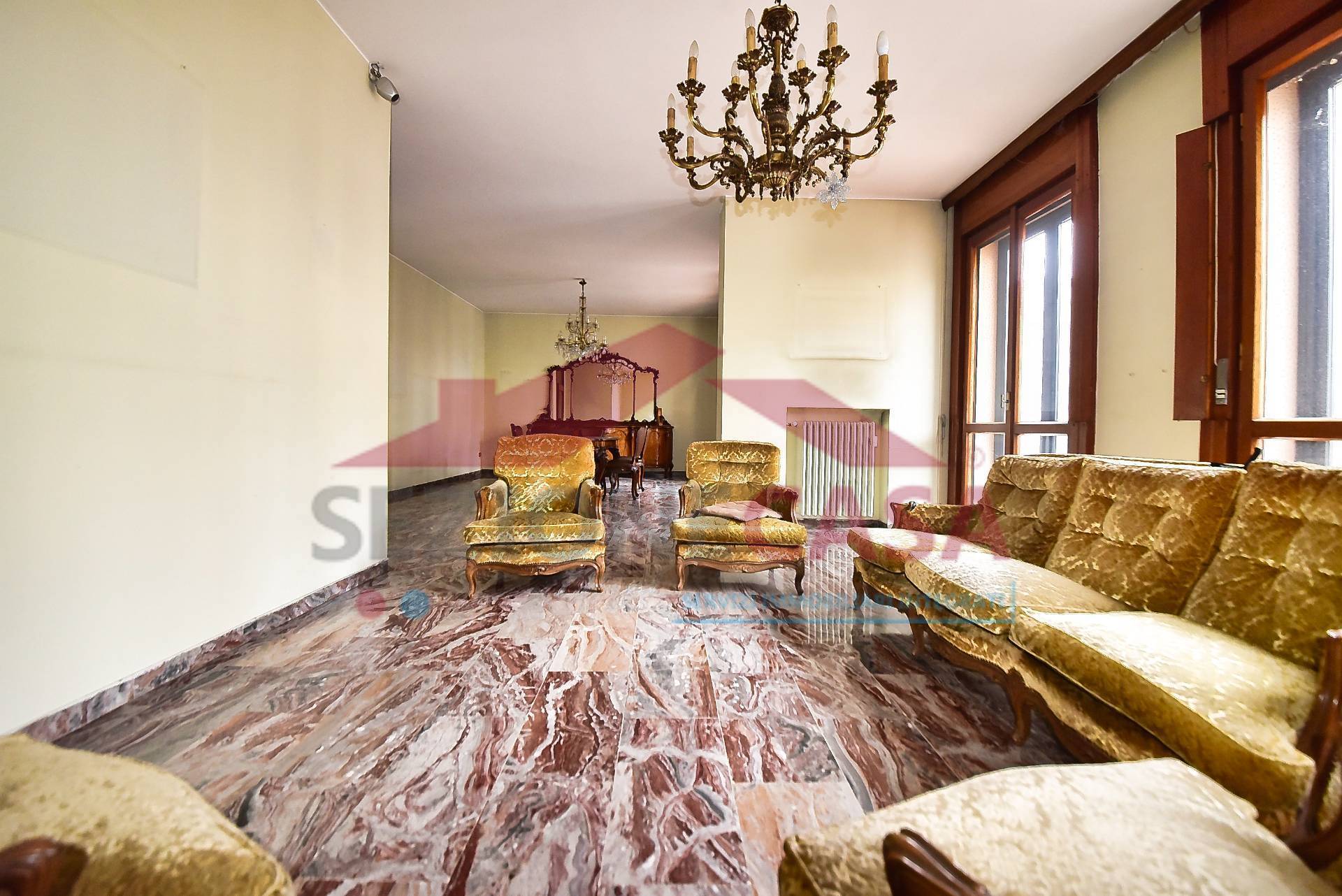 Appartamento in vendita a Saronno, Centro