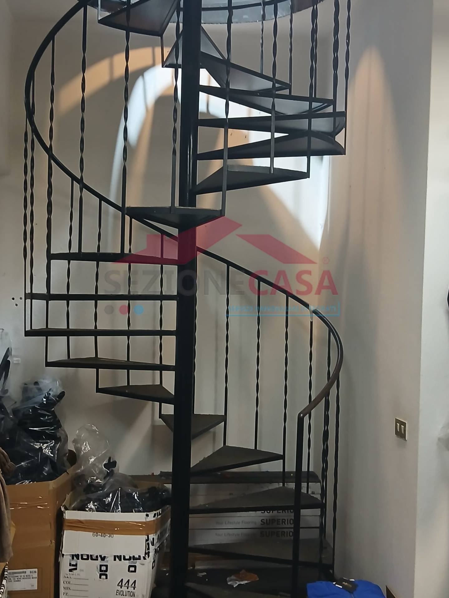 Locale commerciale in vendita a Saronno, Centro