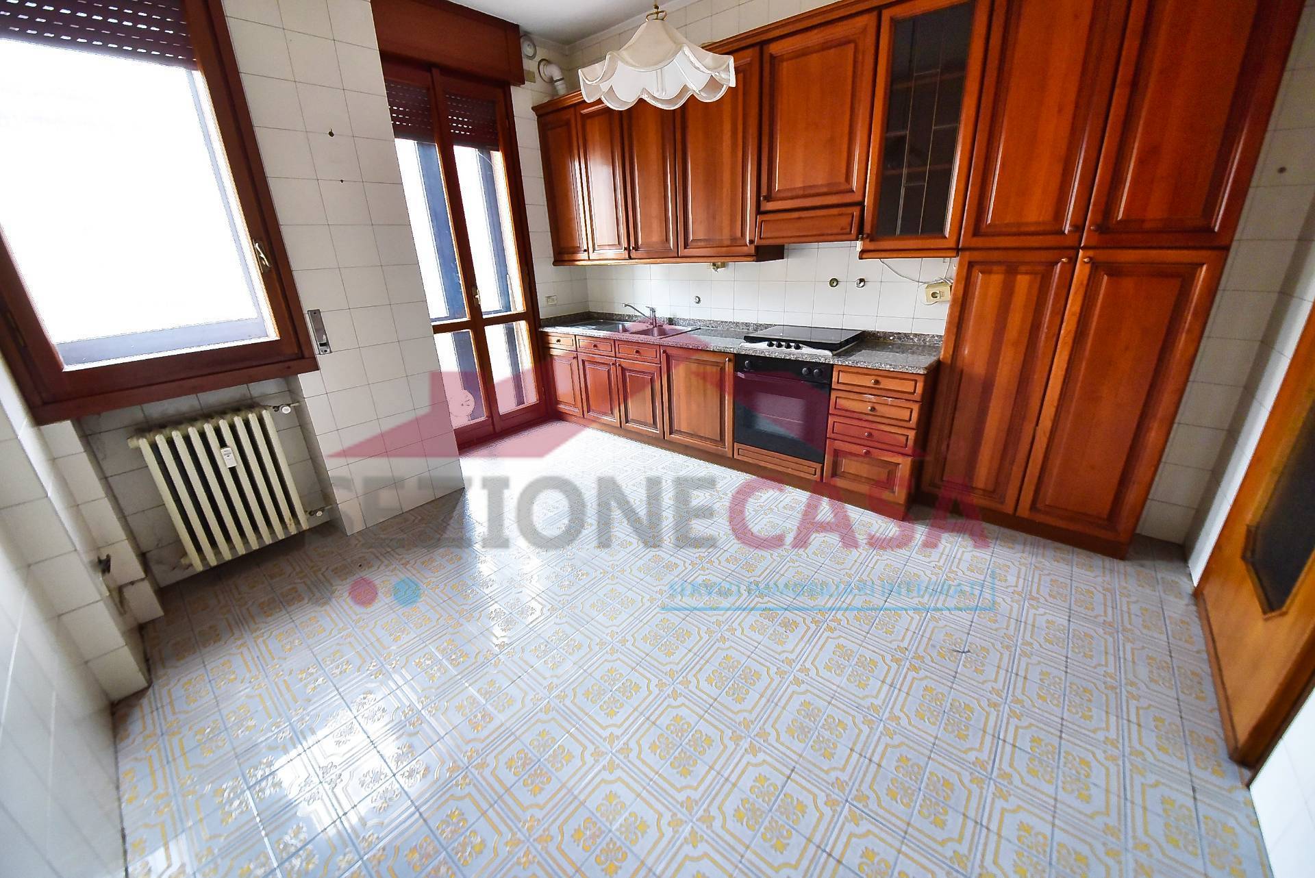 Appartamento in vendita a Saronno, Centro