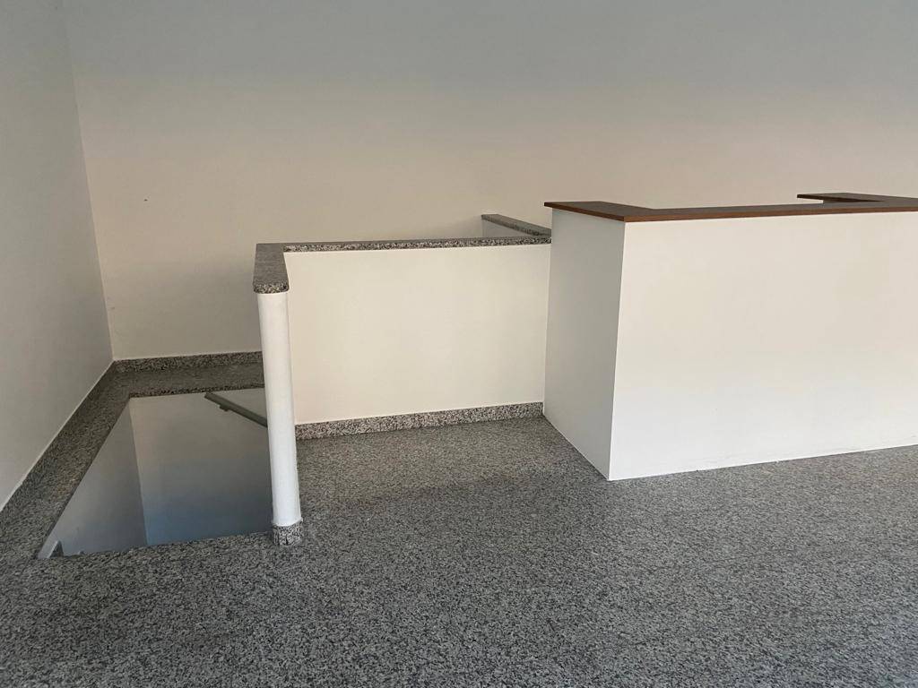 Locale commerciale in affitto a Saronno