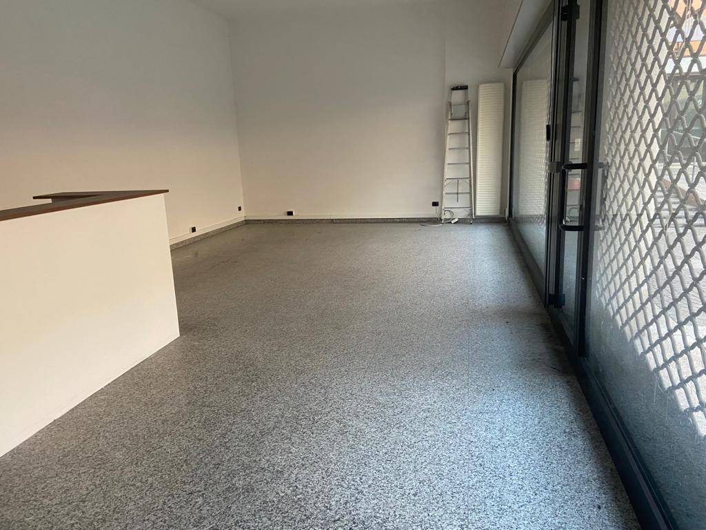 Locale commerciale in affitto a Saronno