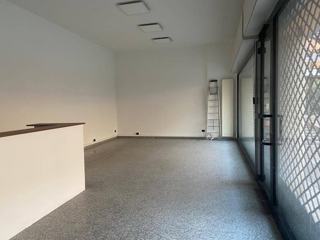 Locale commerciale in affitto a Saronno