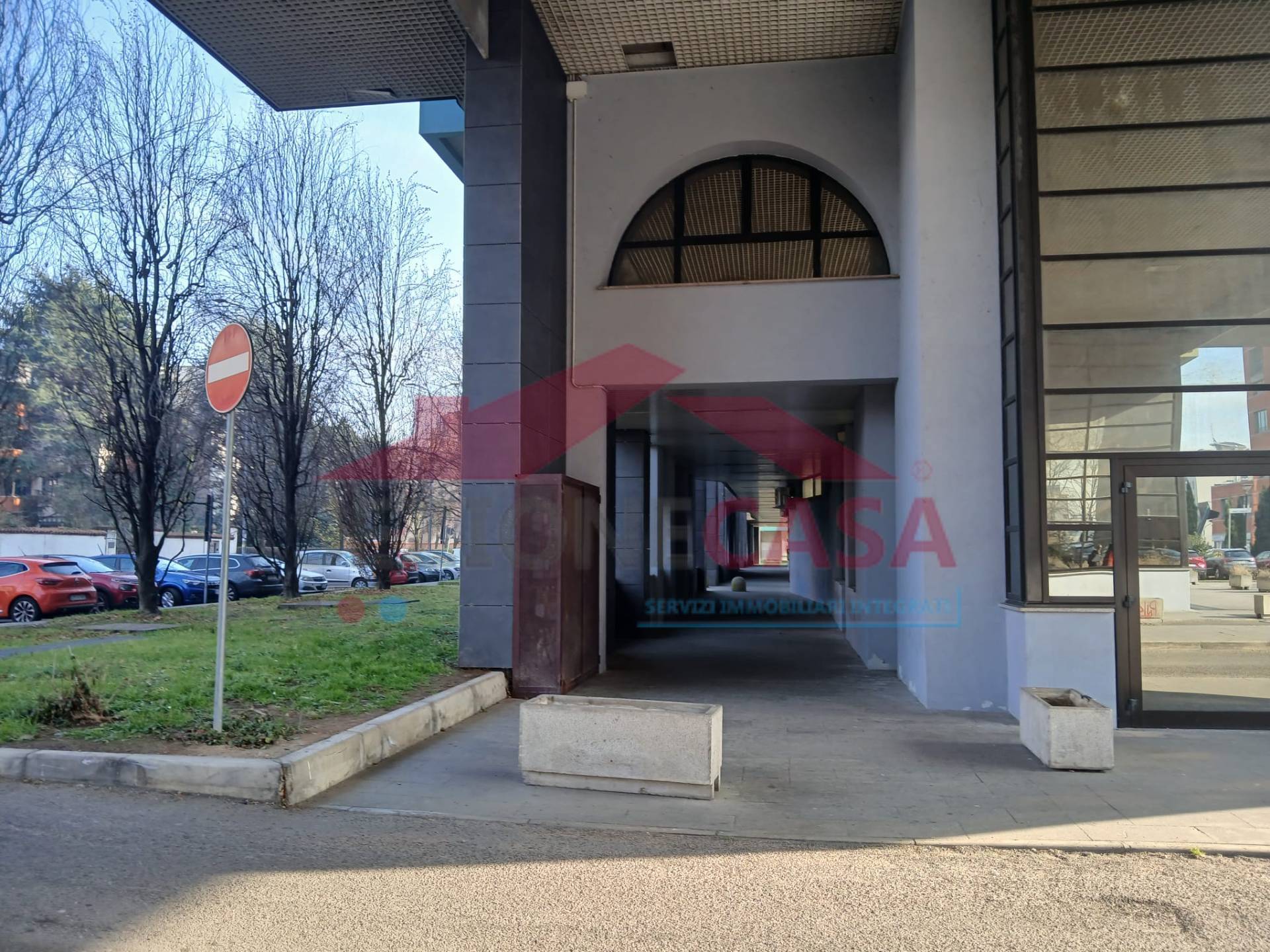 Locale commerciale in affitto a Saronno, Posta nuova