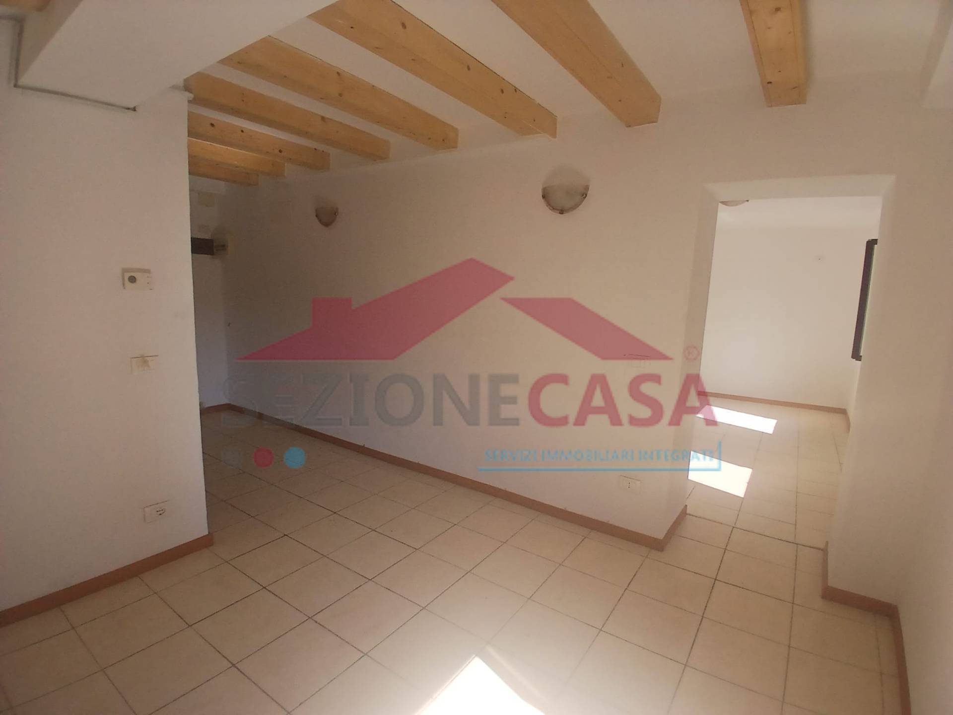 Appartamento in vendita a Saronno, Centro