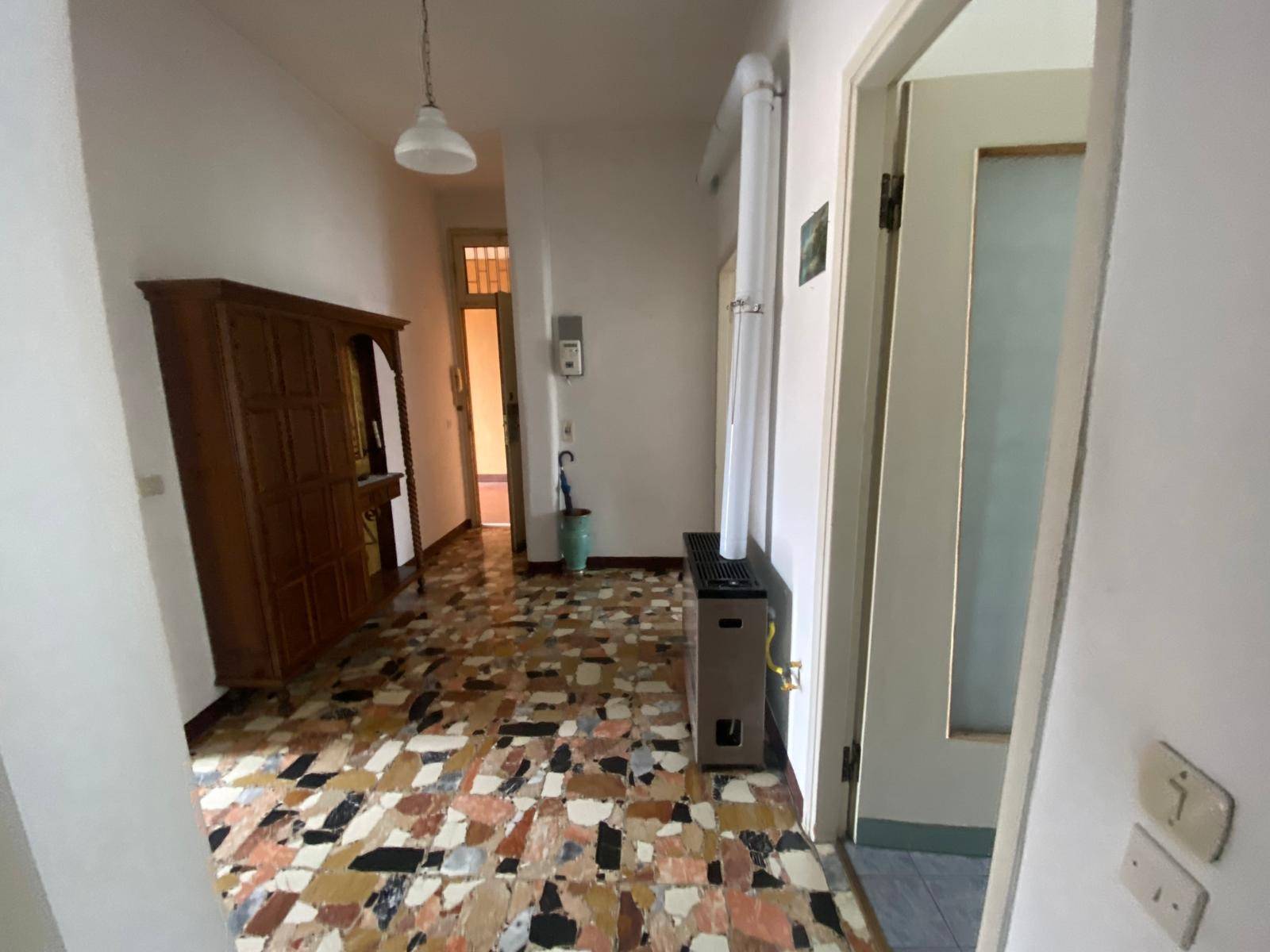 Appartamento in vendita a Saronno, Centro