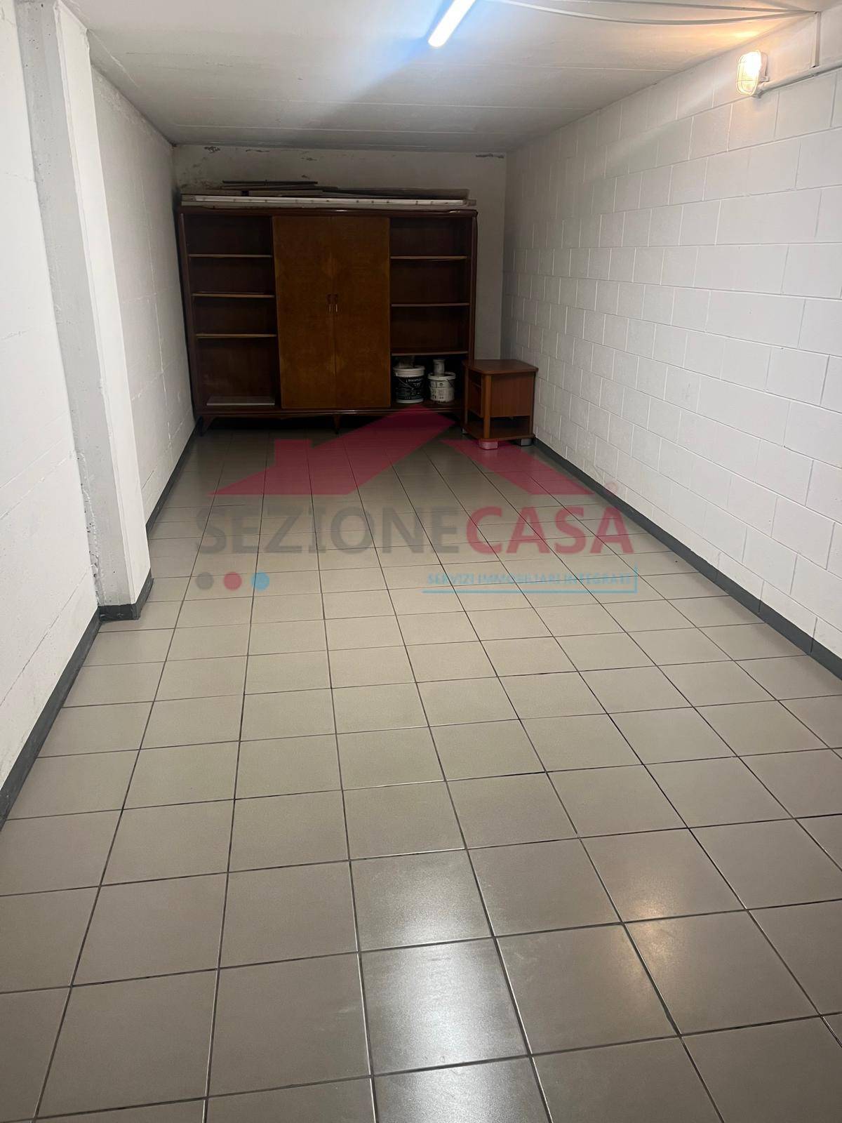 Box o garage in affitto a Saronno, Centro
