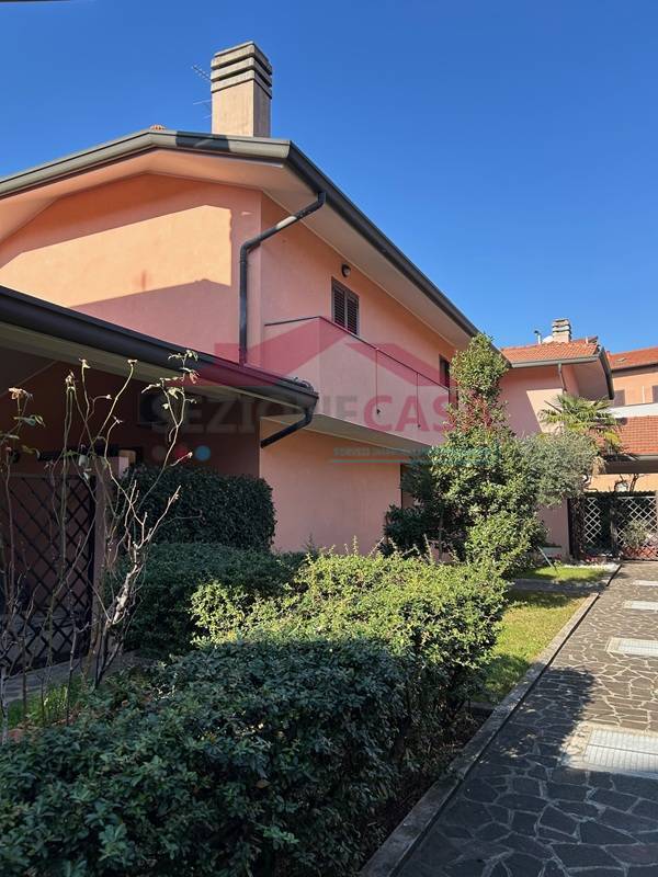 Villette a schiera in vendita a Uboldo