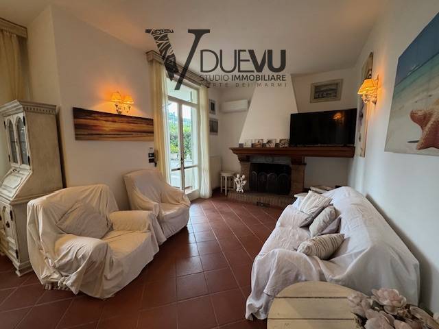 Bifamiliare in affitto a Forte dei Marmi, Centrale