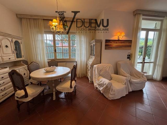 Bifamiliare in affitto a Forte dei Marmi, Centrale