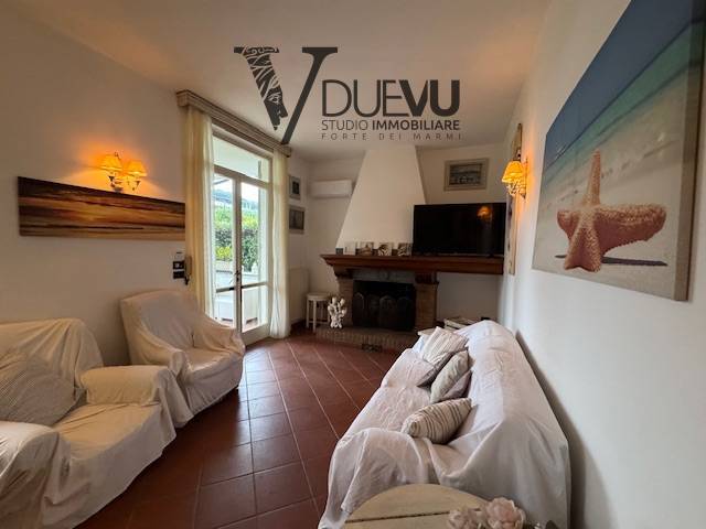 Bifamiliare in affitto a Forte dei Marmi, Centrale