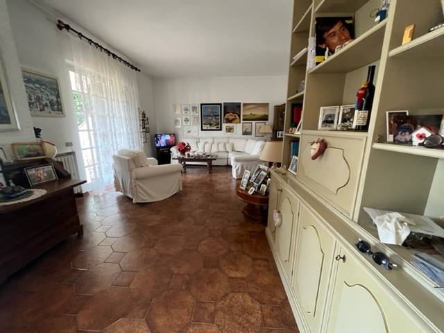 Bifamiliare in vendita a Seravezza, Querceta