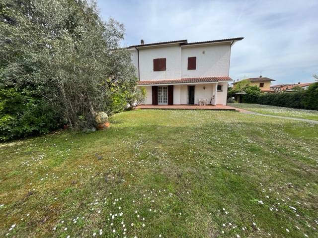 Bifamiliare in vendita a Seravezza, Querceta