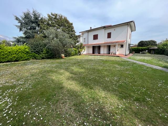 Bifamiliare in vendita a Seravezza, Querceta