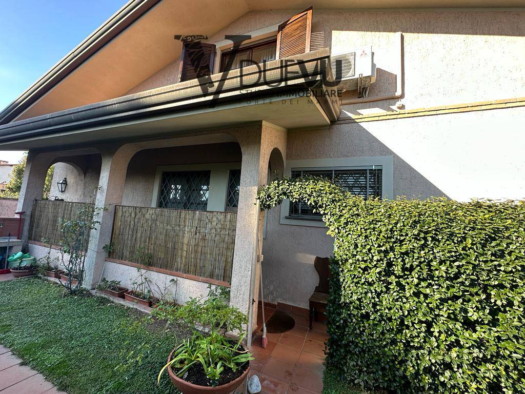 Villa in vendita a Forte dei Marmi, Vittoria Apuana