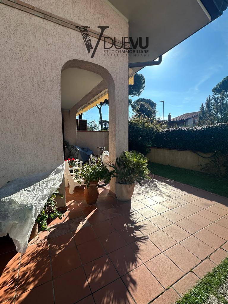 Villa in vendita a Forte dei Marmi, Vittoria Apuana