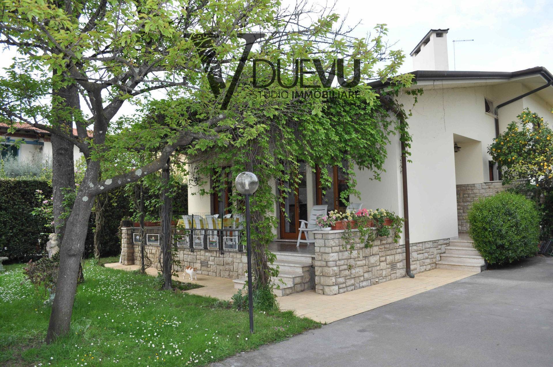 Villa in vendita a Forte dei Marmi, Centrale