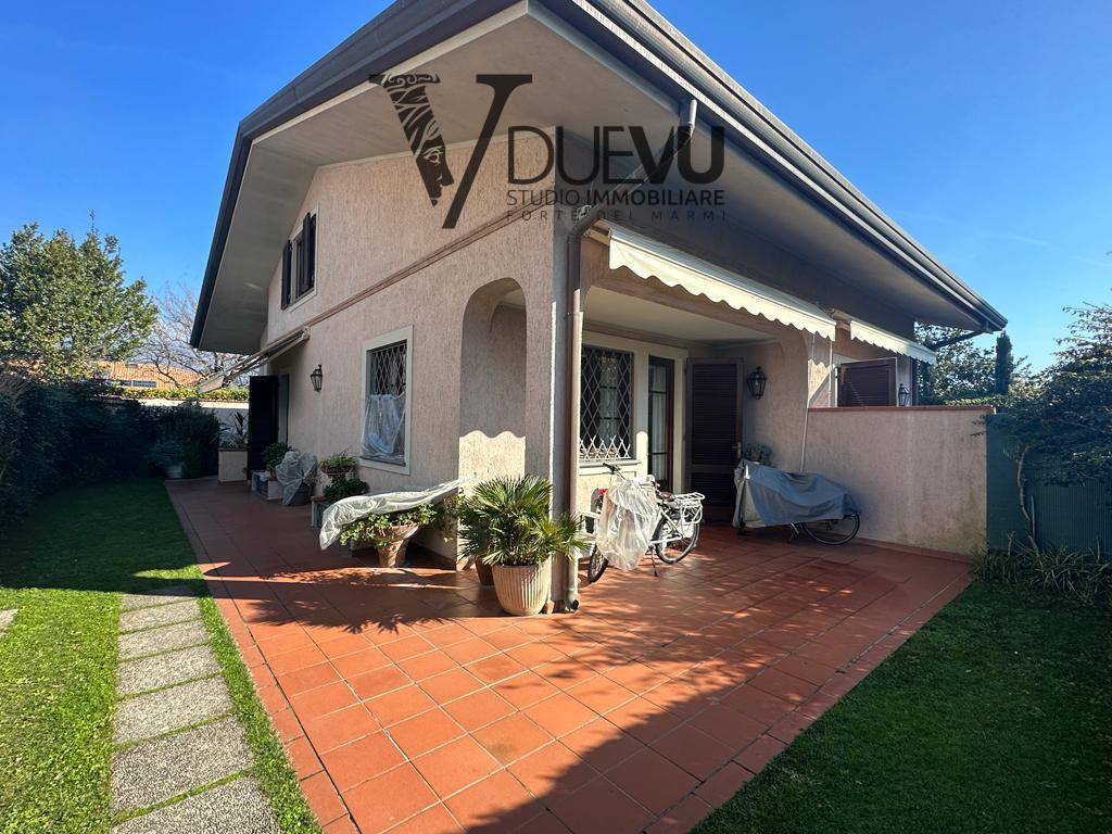 Villa in vendita a Forte dei Marmi, Vittoria Apuana
