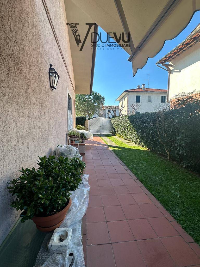 Villa in vendita a Forte dei Marmi, Vittoria Apuana