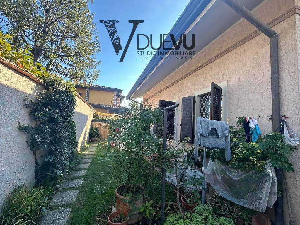 Villa in vendita a Forte dei Marmi, Vittoria Apuana