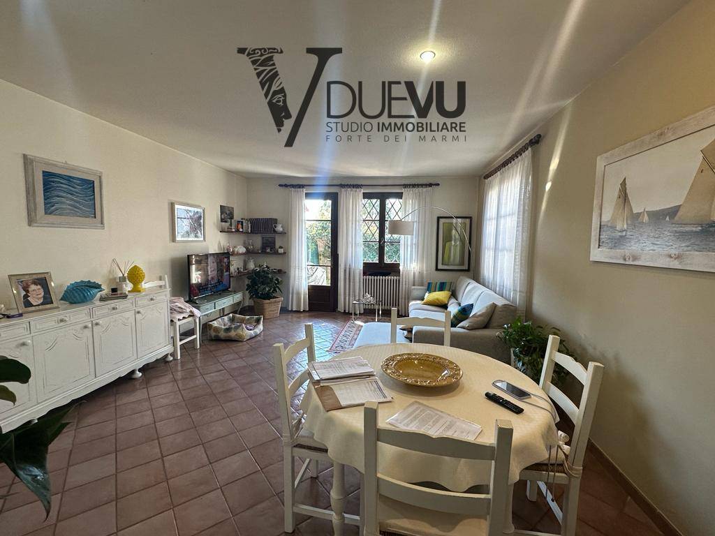 Villa in vendita a Forte dei Marmi, Vittoria Apuana