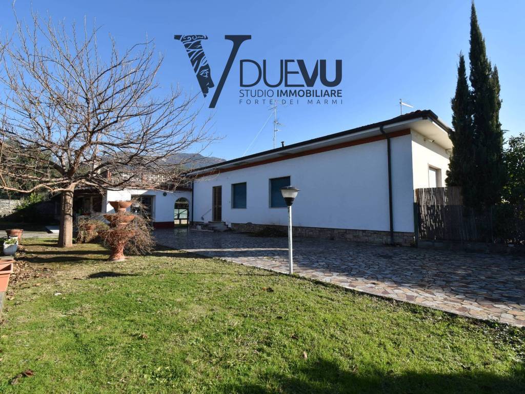 Bifamiliare in vendita a Seravezza, Pozzi