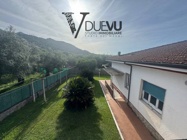 Bifamiliare in vendita a Seravezza, Pozzi