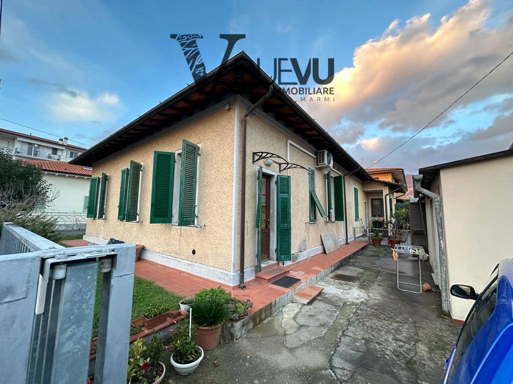 Bifamiliare in vendita a Pietrasanta, Ponterosso