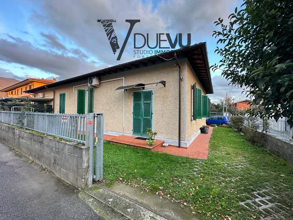 Bifamiliare in vendita a Pietrasanta, Ponterosso