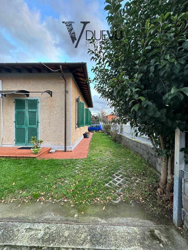 Bifamiliare in vendita a Pietrasanta, Ponterosso
