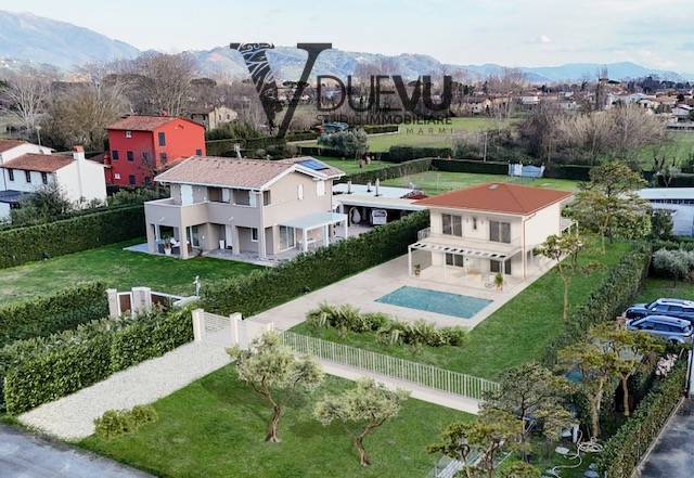 Terreno edificabile in vendita a Pietrasanta, Marina di Pietrasanta