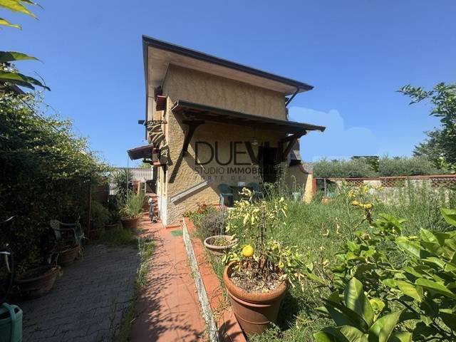 Bifamiliare in vendita a Forte dei Marmi, Vaiana