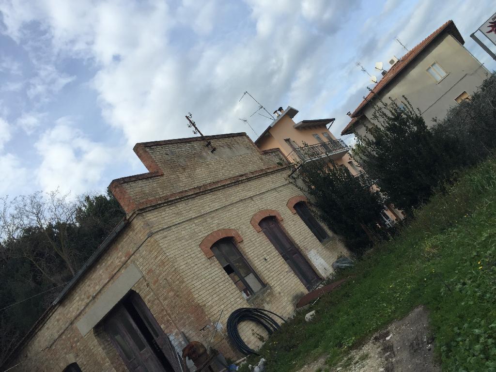 Locale commerciale in vendita a Cupra Marittima