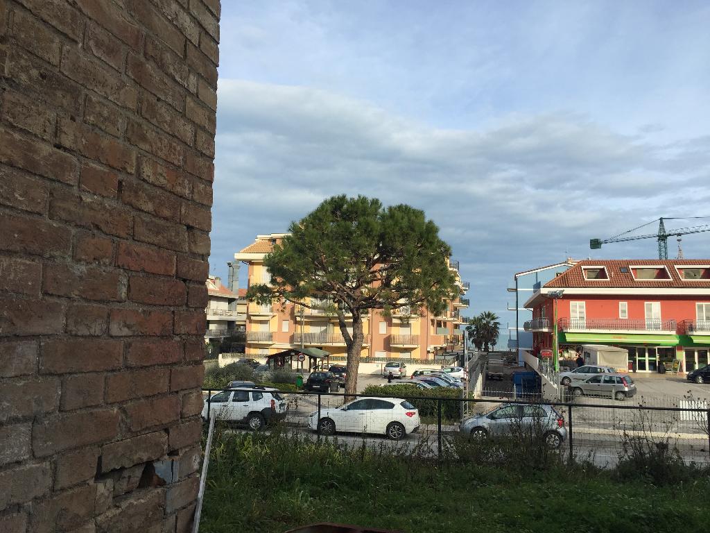 Locale commerciale in vendita a Cupra Marittima