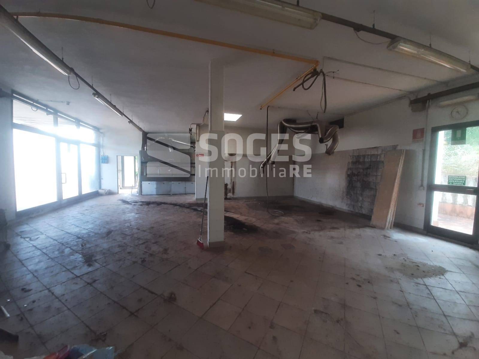 Locale commerciale in vendita a Rignano sull'Arno, Zona Alta