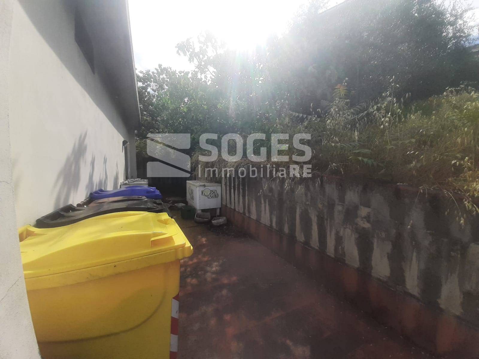 Locale commerciale in vendita a Rignano sull'Arno, Zona Alta