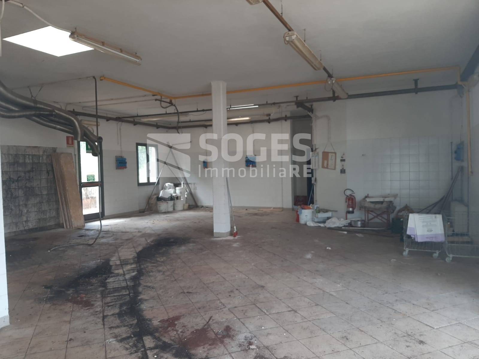 Locale commerciale in vendita a Rignano sull'Arno, Zona Alta